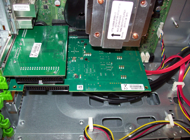 主電腦中的擷取卡與 Trigger Board 主電腦中的擷取卡與 Trigger Board