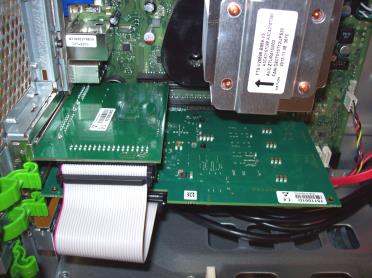 安裝於主機電腦內 安裝於主機電腦內